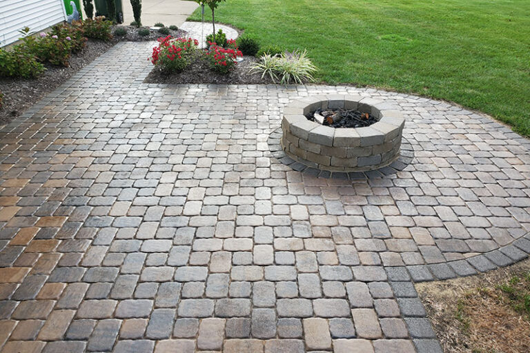 outdoor fire pit with paver patio